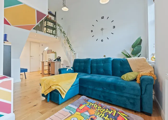 1Br Loft Apartment - Liverpool Street Sleeps 5 - The Simpsons Themed